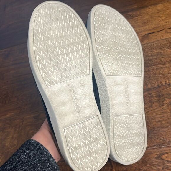 Vionic Black Effortless Backless Fashion Sneakers, size 9 - Picture 8 of 10